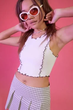 Contrasting Lettuce-Edge Crop Top