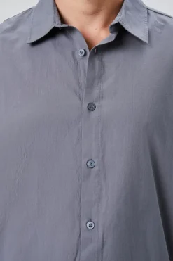 Long-Sleeve Buttoned Shirt