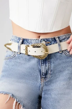 Twisted-Buckle Belt